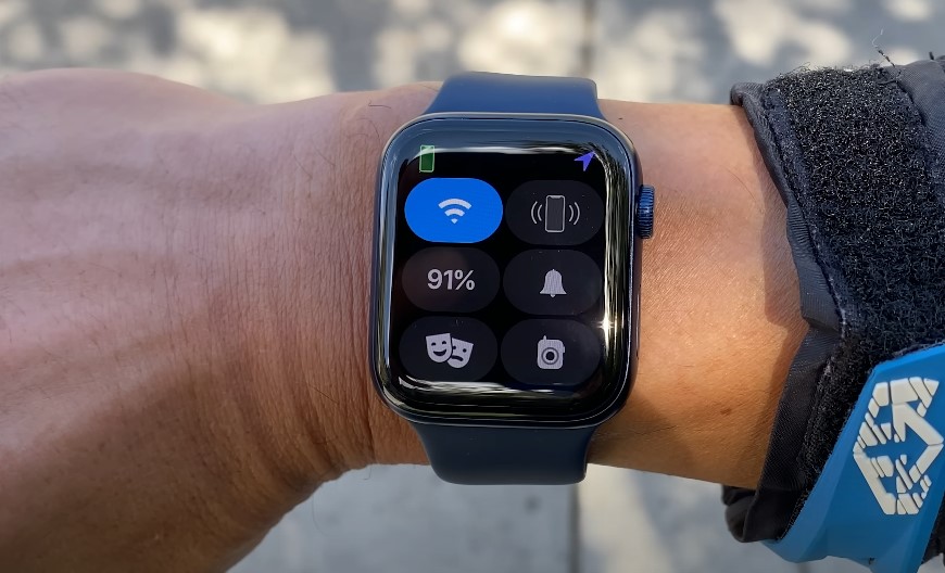A modern smartwatch displays 91% battery life, ready for the day's adventures